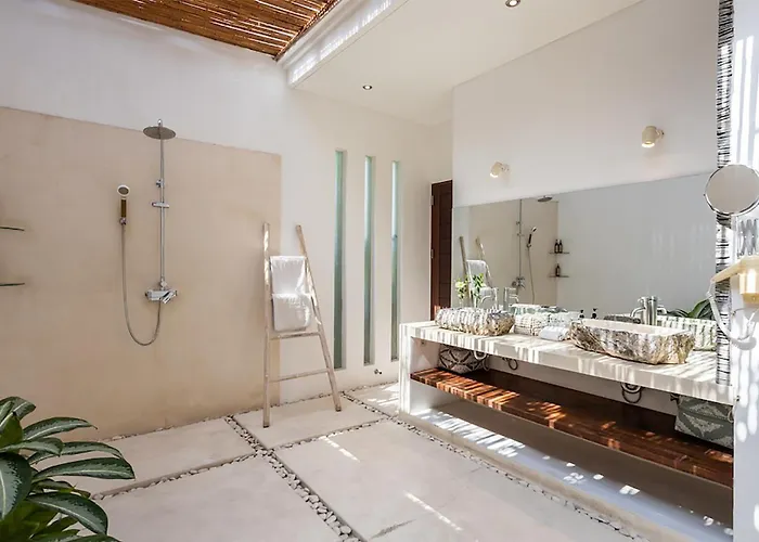 Villa Lotus By Optimum Bali Seminyak (Bali)